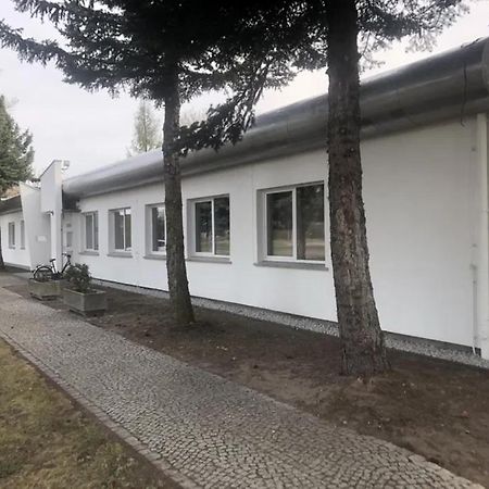 Hostel Leszno Ul.Uslugowa ภายนอก รูปภาพ