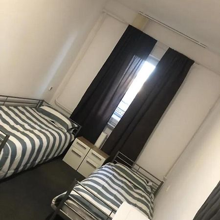 Hostel Leszno Ul.Uslugowa ภายนอก รูปภาพ